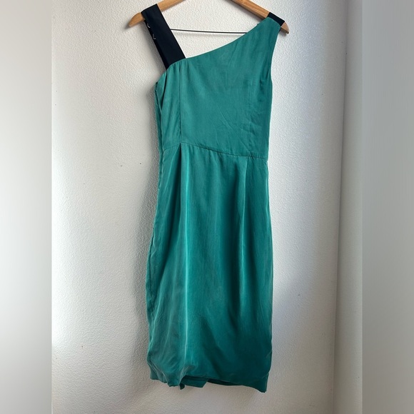 French Connection | Oberon Nights Grecian Asymetric Dress - Picture 3 of 9